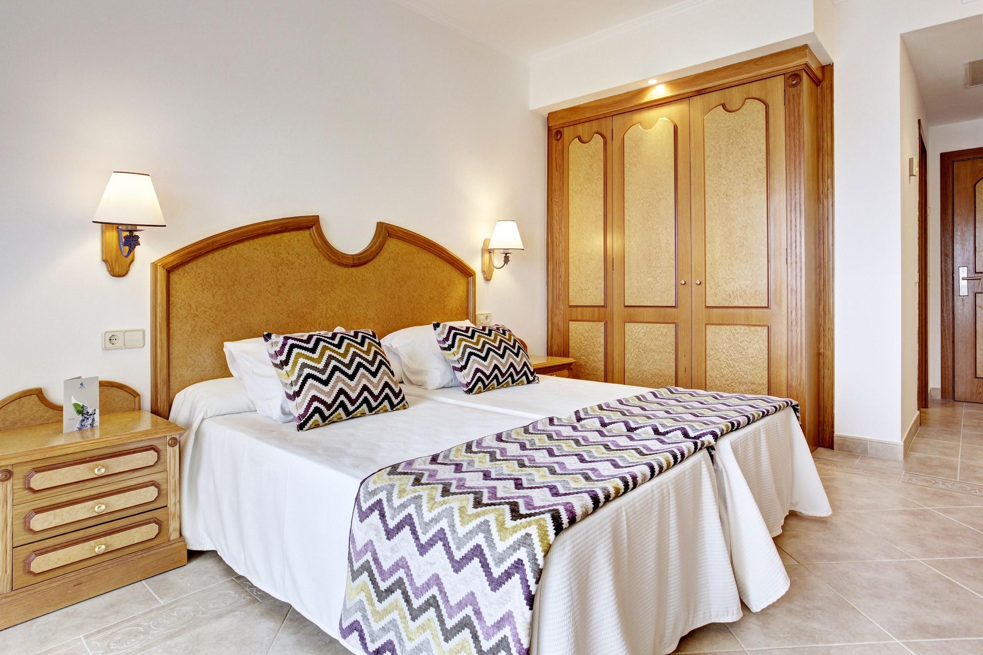 Grupotel Santa Eularia & Spa - Adults Only Santa Eularia des Riu Ngoại thất bức ảnh