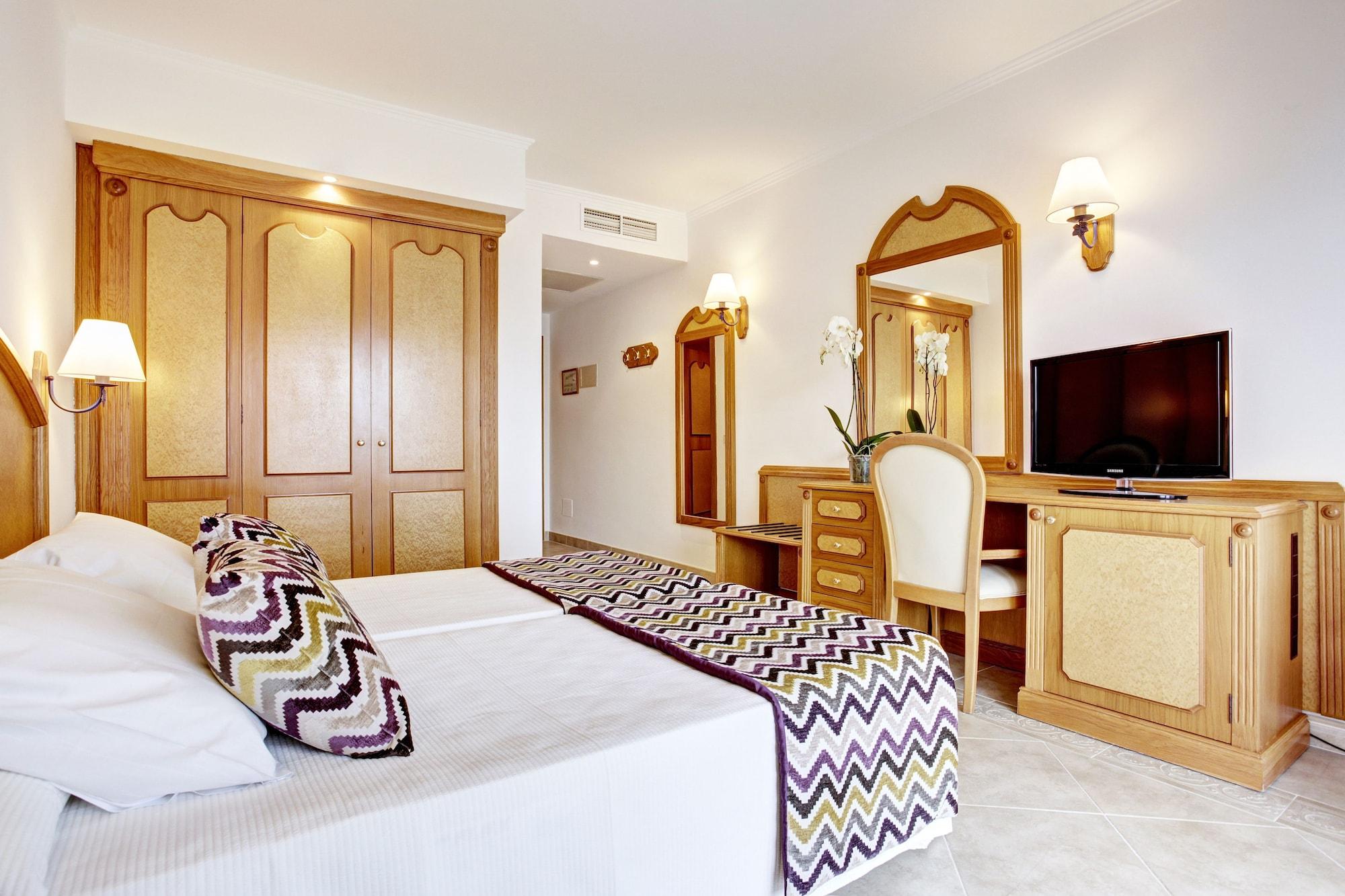 Grupotel Santa Eularia & Spa - Adults Only Santa Eularia des Riu Ngoại thất bức ảnh