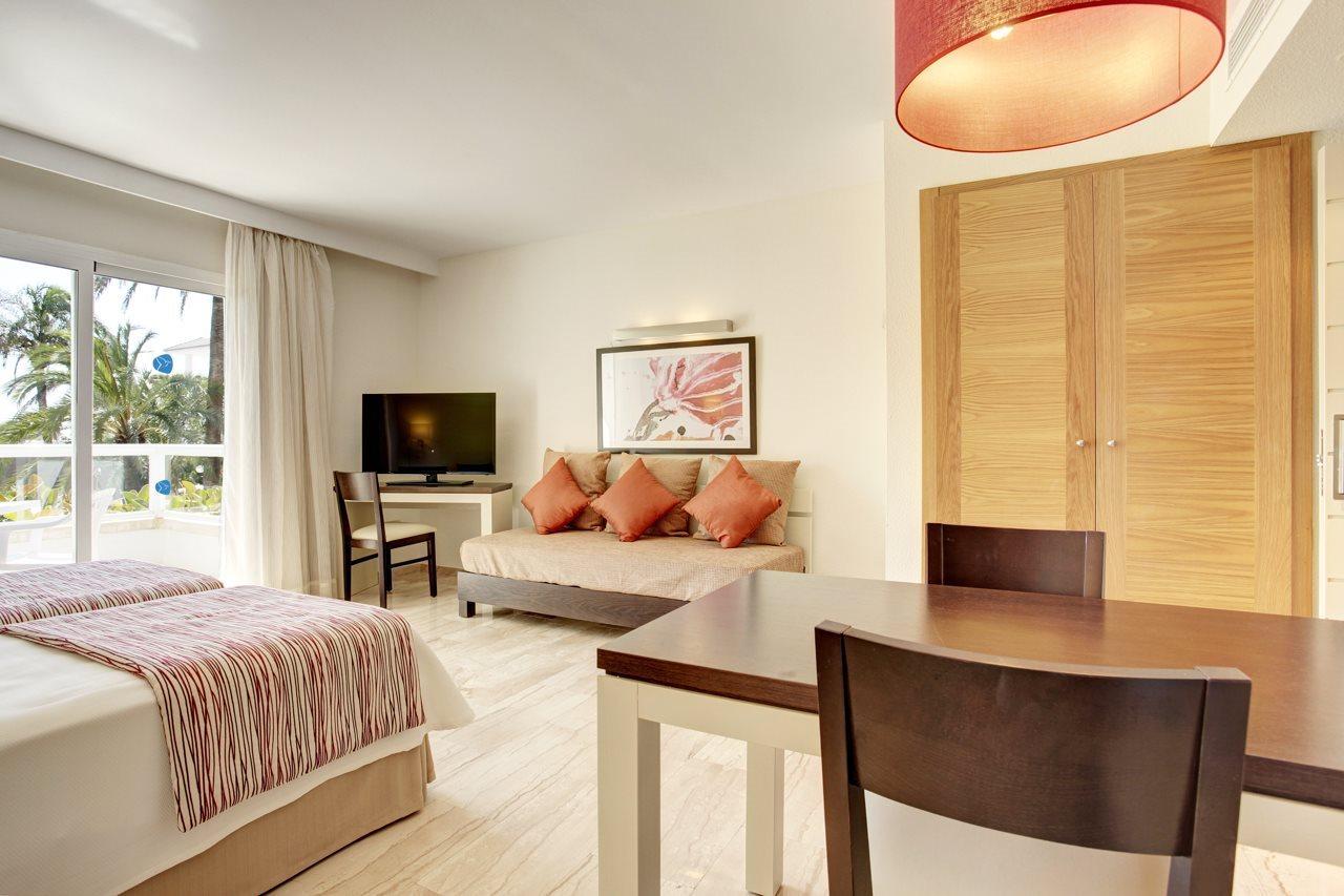 Grupotel Santa Eularia & Spa - Adults Only Santa Eularia des Riu Ngoại thất bức ảnh